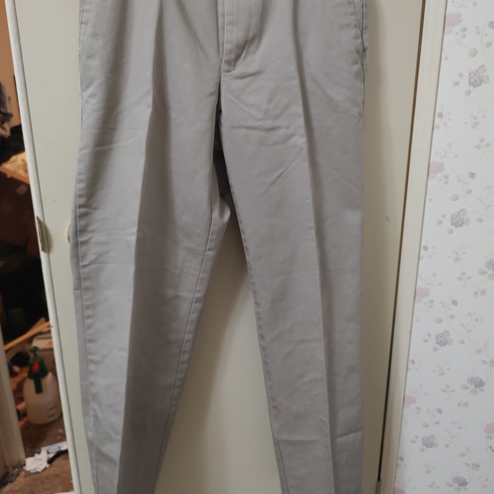 Izod Men's Light Gray Chinos